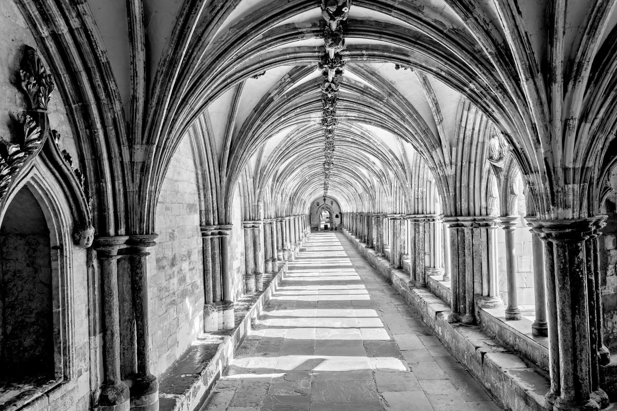 Juli 2017: Kreuzgang der Norwich Cathedral in Norwich
